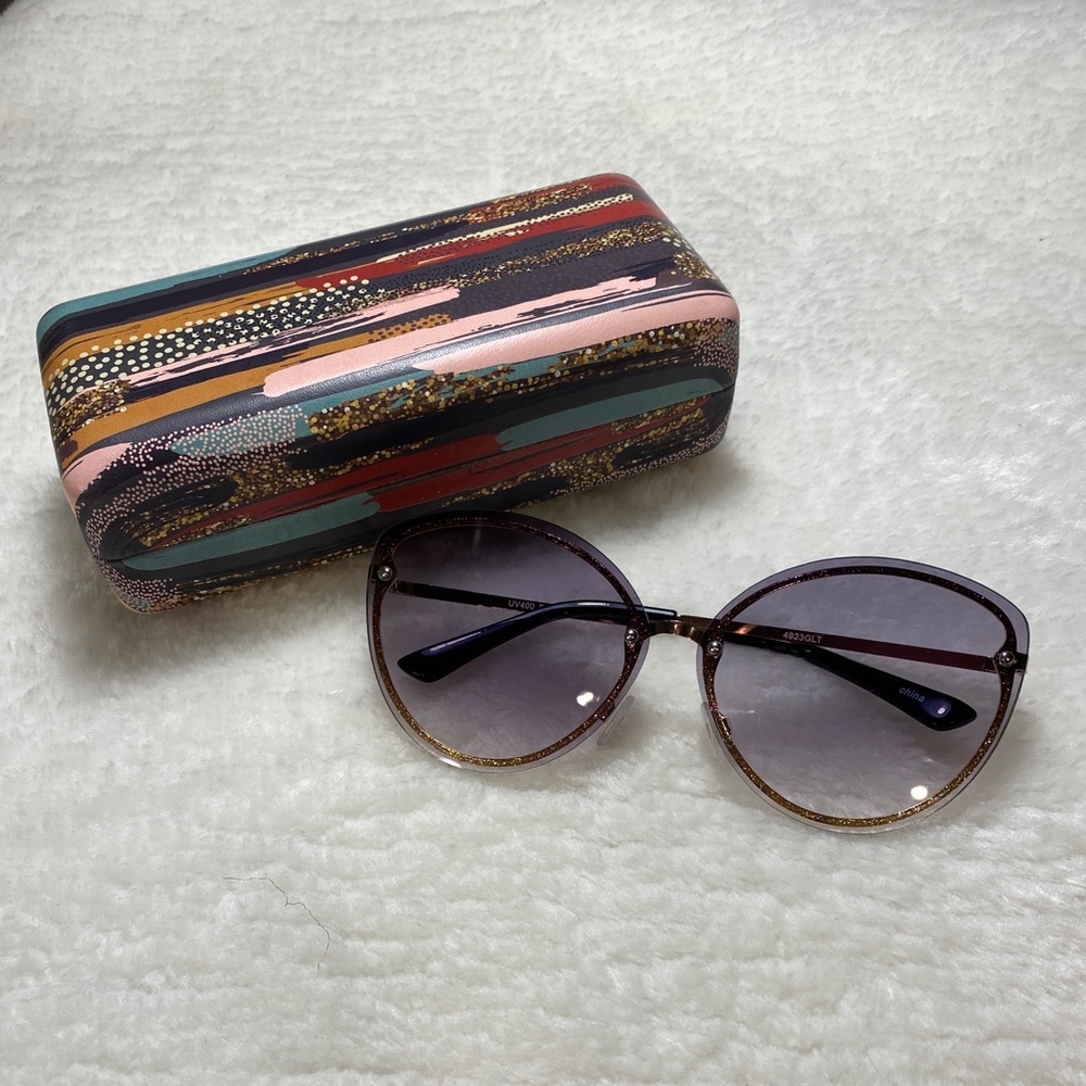 Sunglasses with gold Trimmed